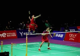 日本羽毛球队险胜印尼羽毛球队，斯里坎特统治全场