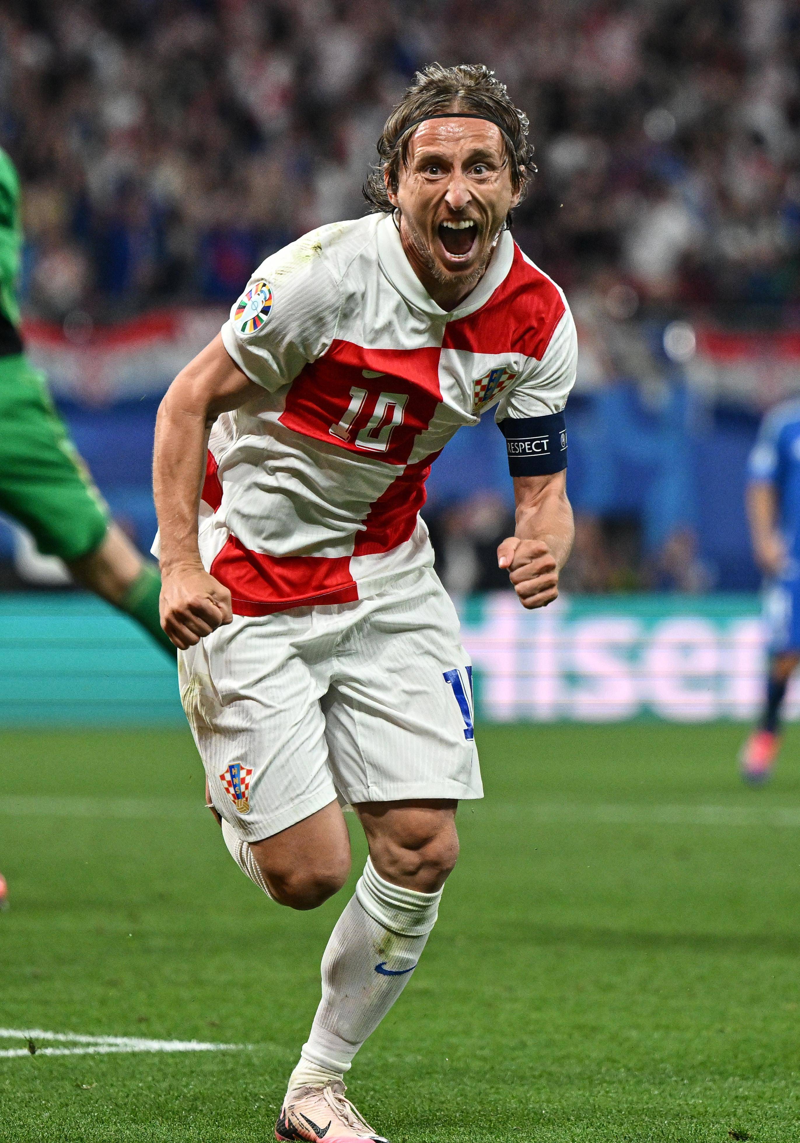 美国完胜西班牙，莫德里奇高光表现