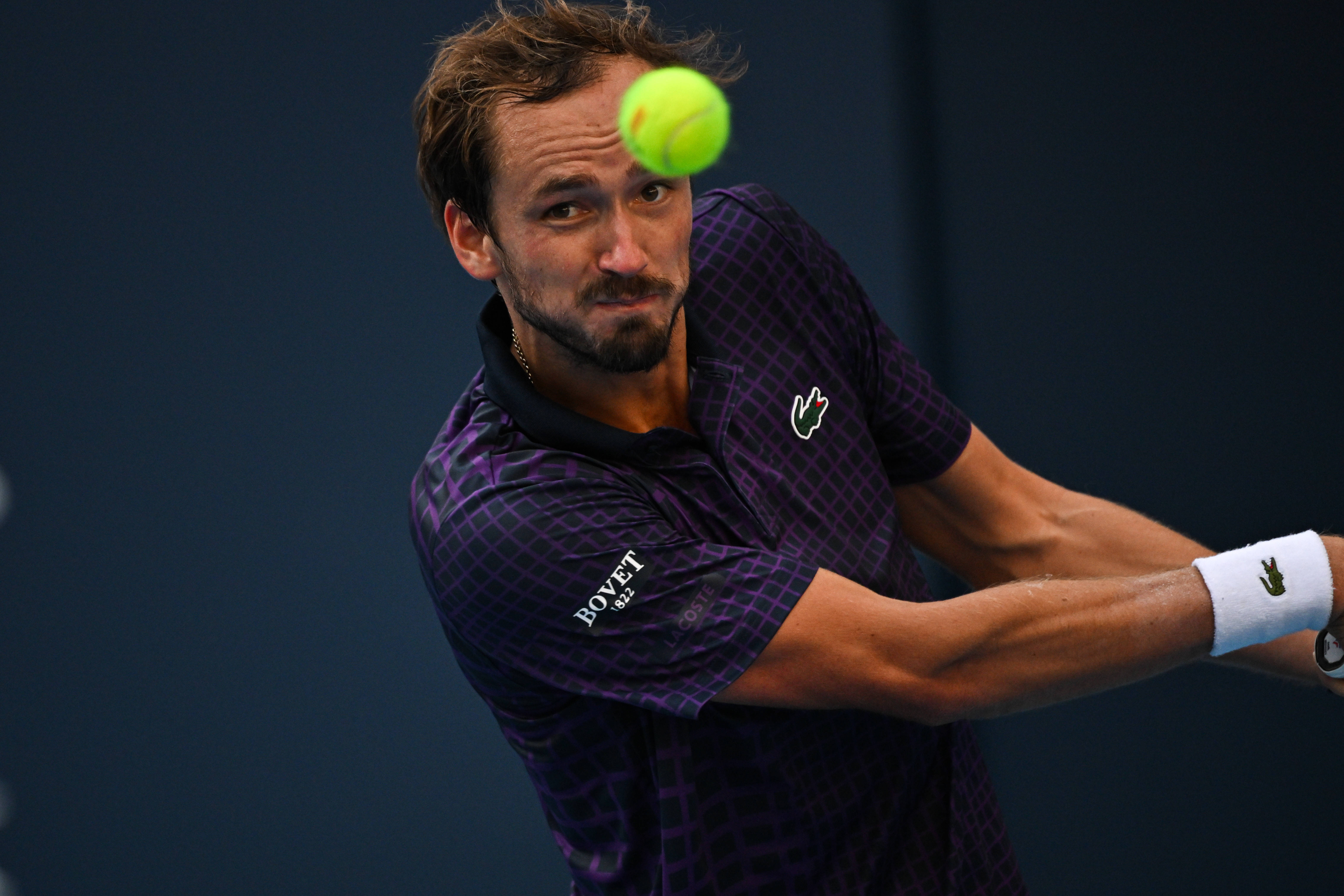 美国网球队轻取英国网球队,梅德韦杰夫统治全场的简单介绍 美国网球队轻取英国网球队,梅德韦杰夫统治全场的简单介绍