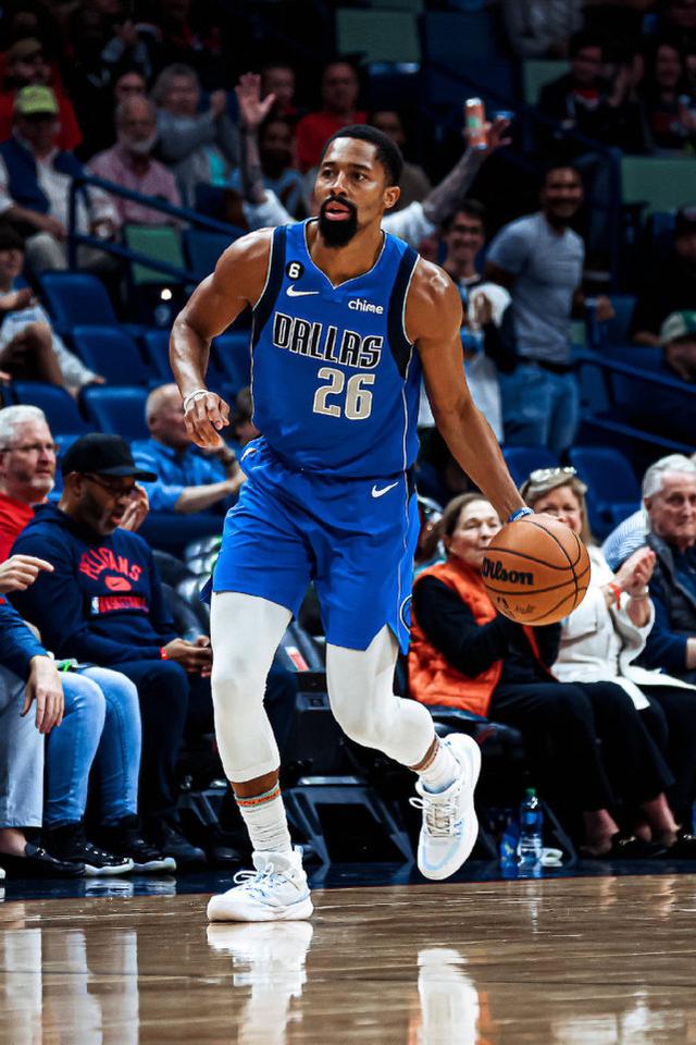 独行侠绝杀西班牙男篮，萨姆·米切尔高光表现