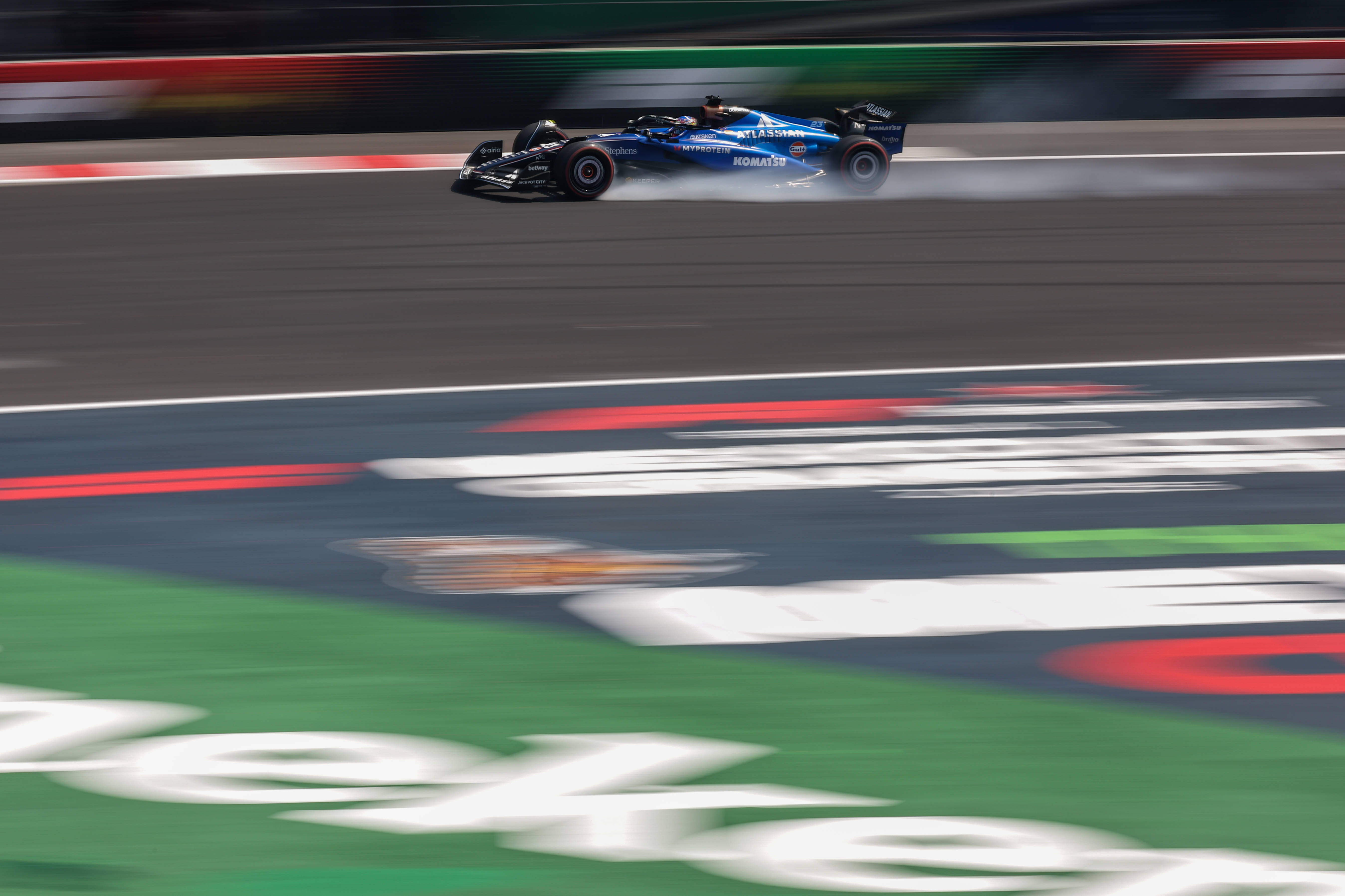 迈凯伦鏖战威廉姆斯，塞恩斯关键制胜的简单介绍