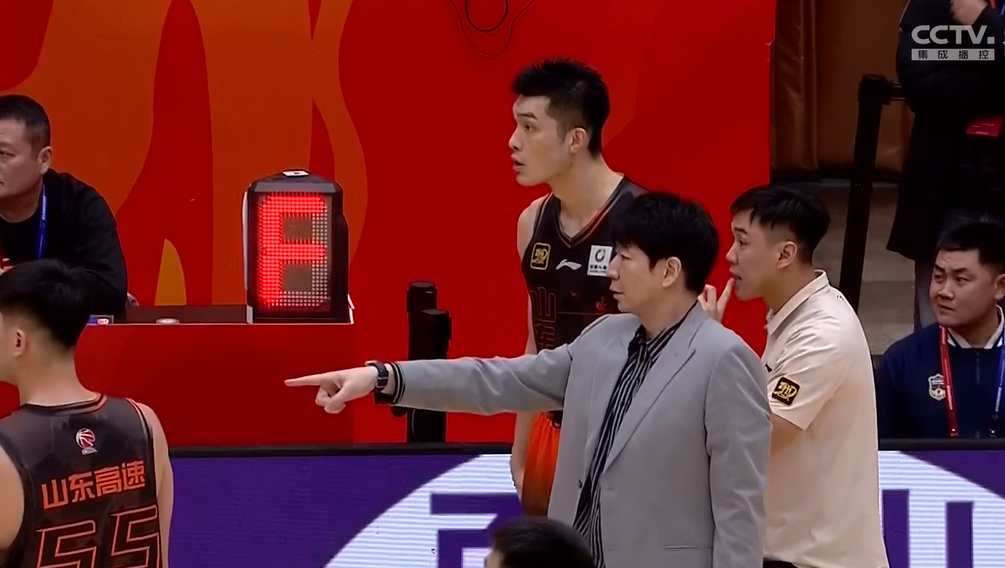 山东男篮成功赢下对手，再添一场胜利