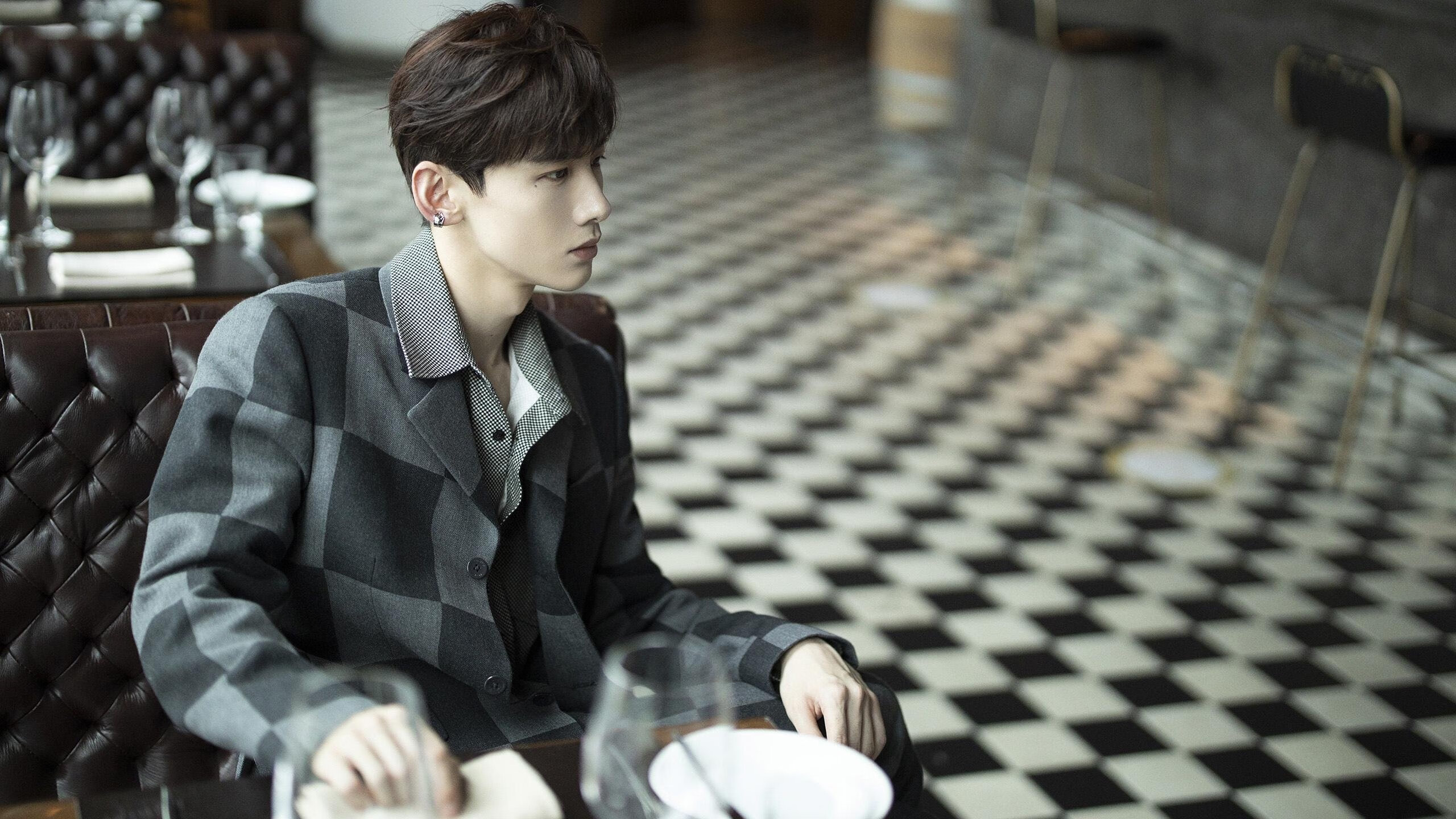 隐形双翼，当红牛二队用小预算扳倒巨人，周冠宇成为那把最锋利的剃刀