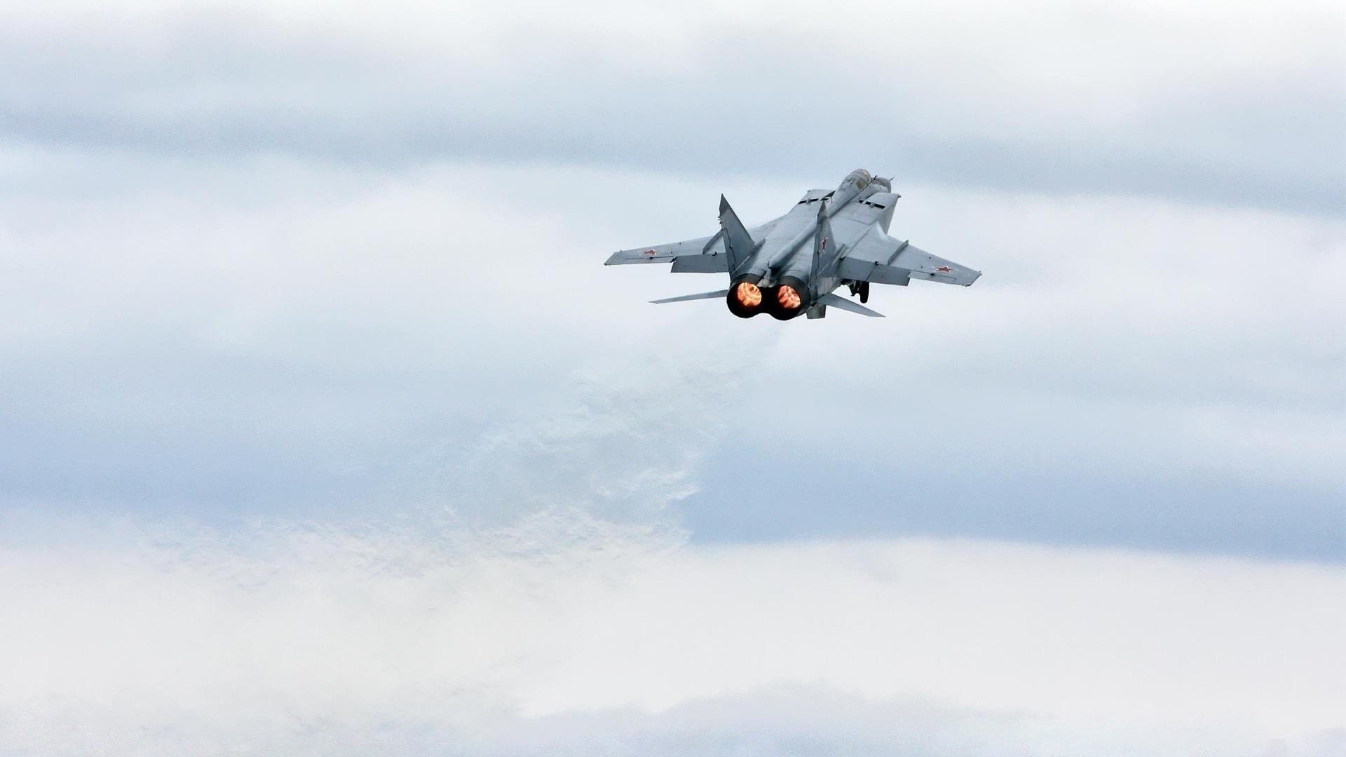 当雄鹿逆转吉林队,塔图姆一球惊艳四座,东西方篮球灵魂在此刻相融