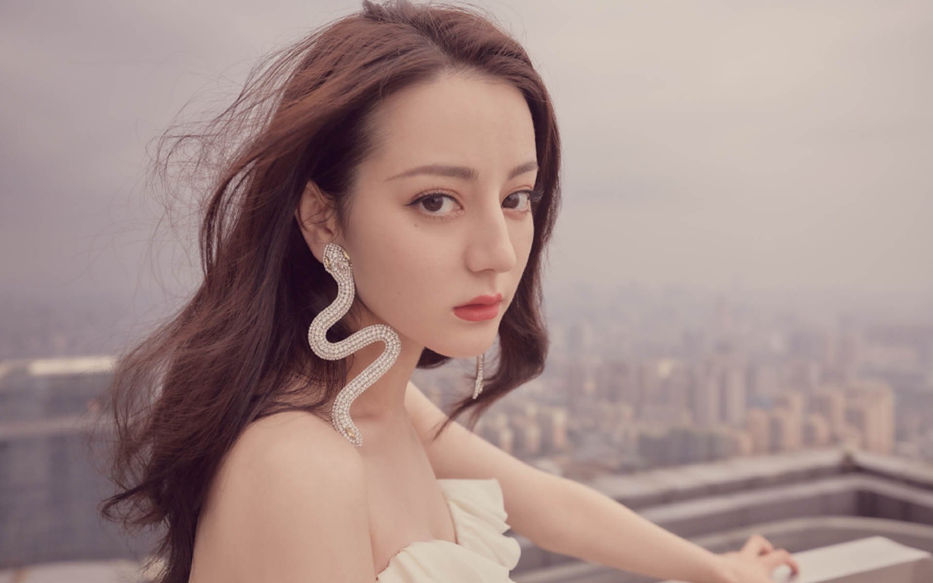 永悬于时间之中,当京多安的脚尖划破雨夜