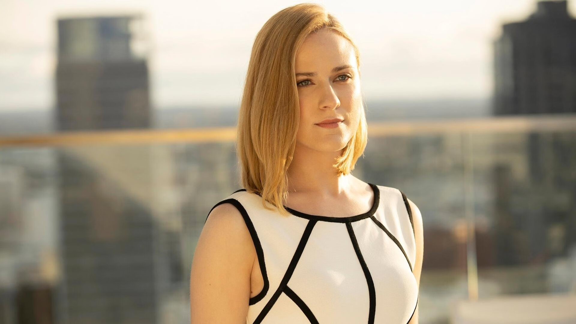 孤独防守者与无名军团，当个人封神与集体秩序，在同一夜晚诞生