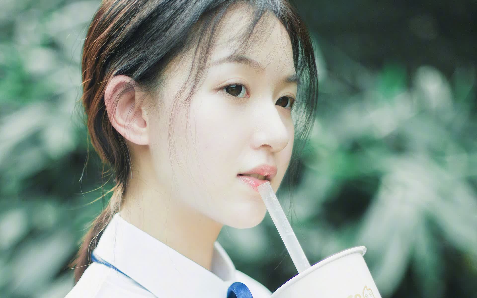 基多雄鹰啄碎东欧铁骑，厄瓜多尔用钢铁纪律，在莱万的阴影下抢走三分